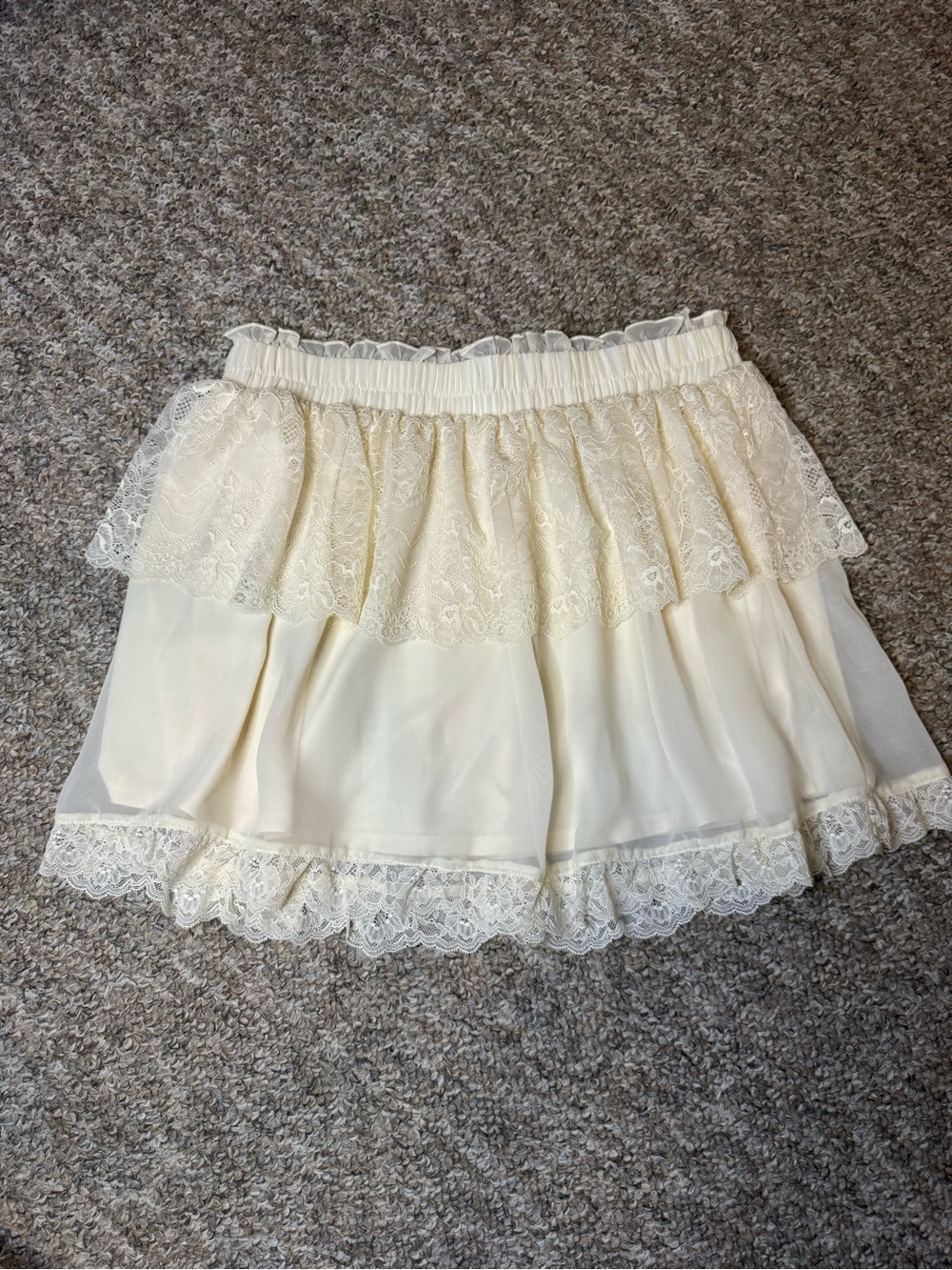 Francesca’s Cream Lace Tiered Mini Skirt size large NWT